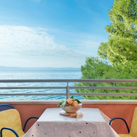 Apartments Promenada - Beachfront Tučepi Esterno foto