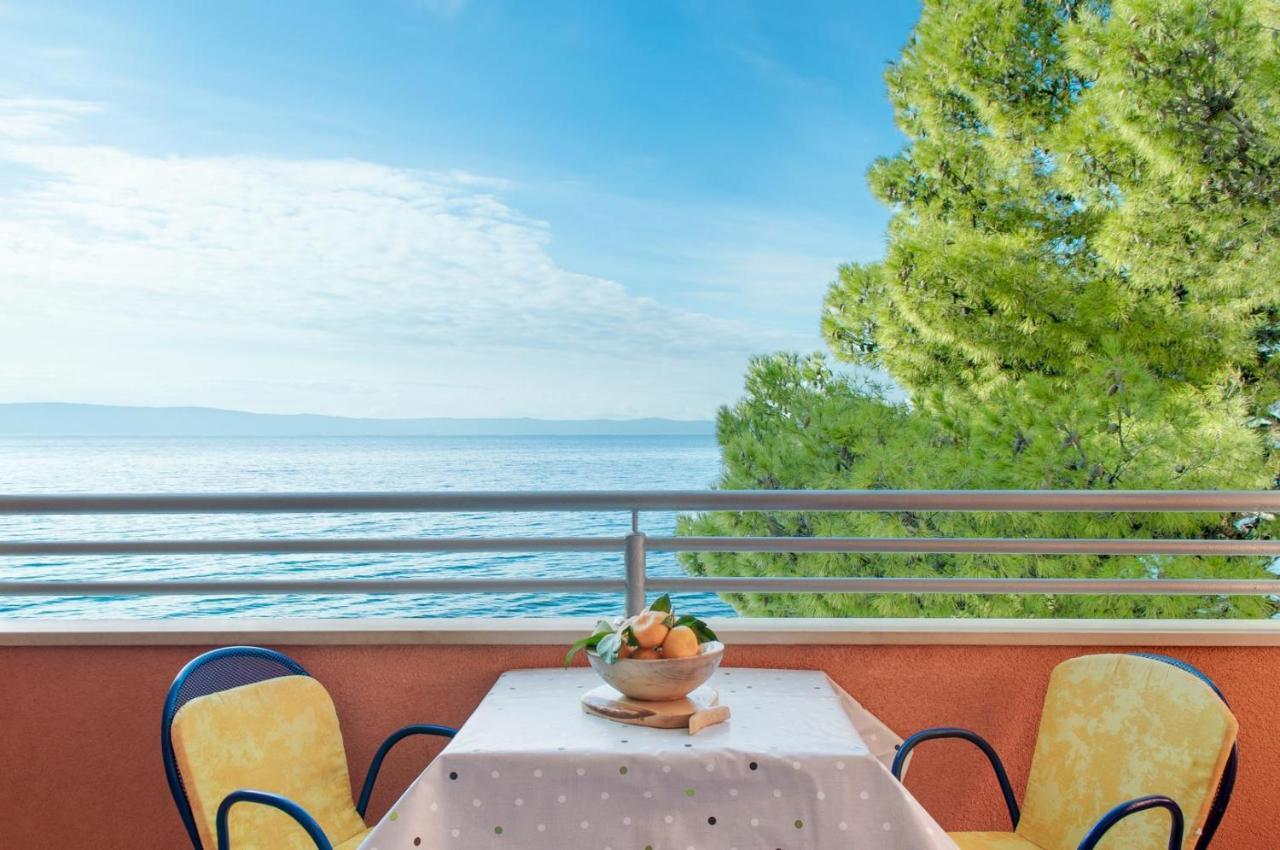 Apartments Promenada - Beachfront Tučepi Esterno foto