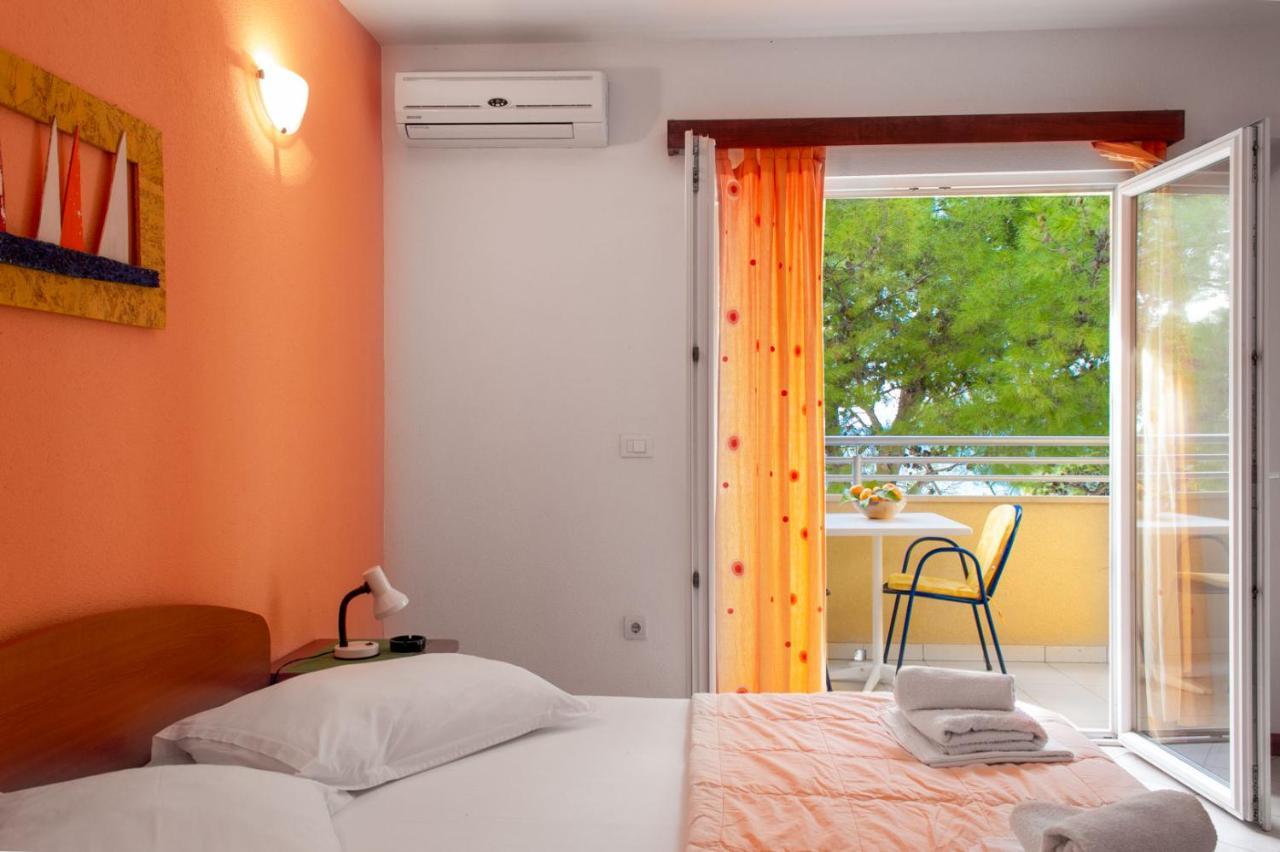 Apartments Promenada - Beachfront Tučepi Esterno foto