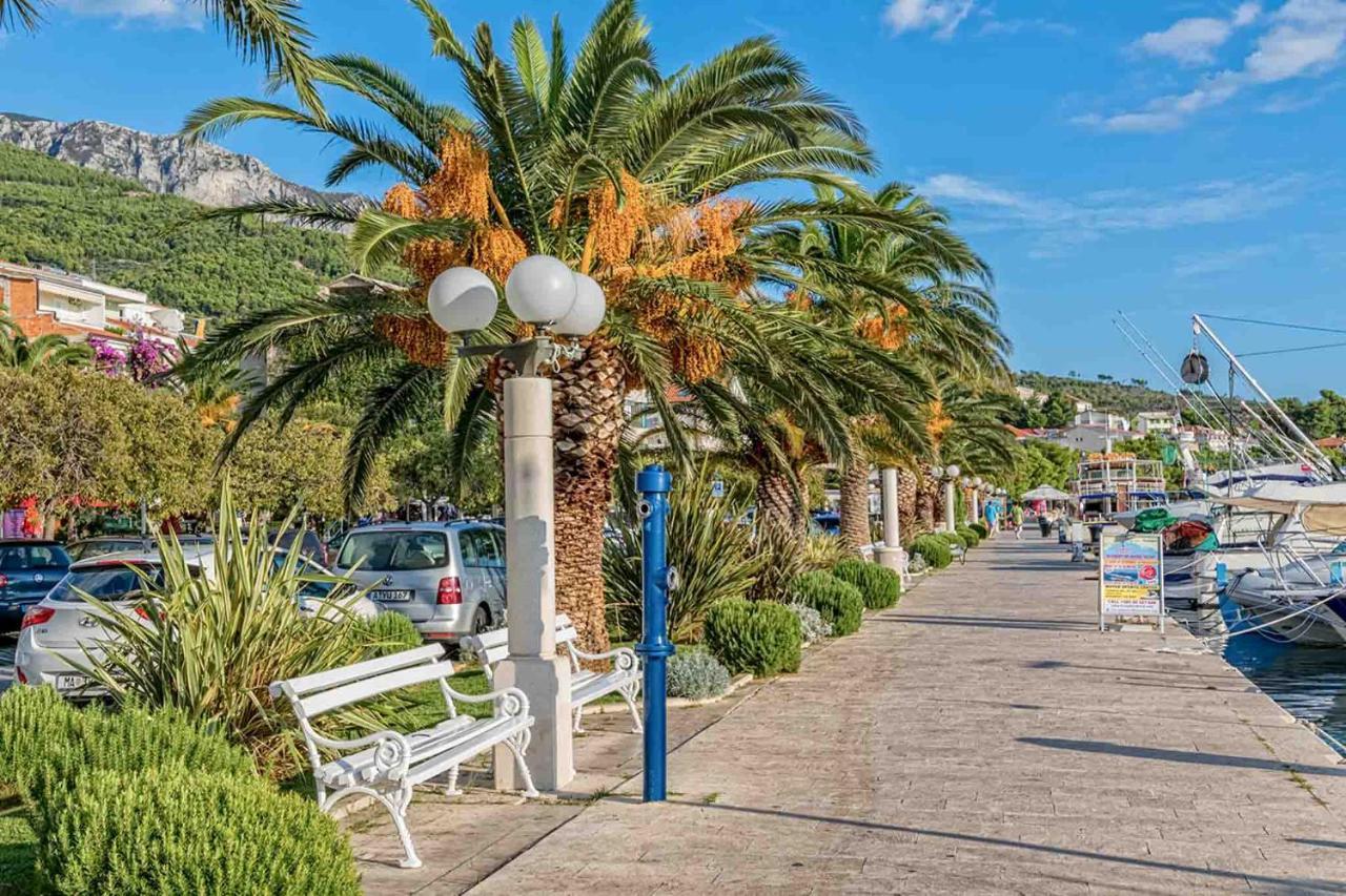 Apartments Promenada - Beachfront Tučepi Esterno foto